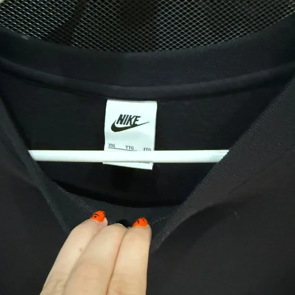 Nike Classic Black Crewneck Sweatshirt - Picture 2 of 2